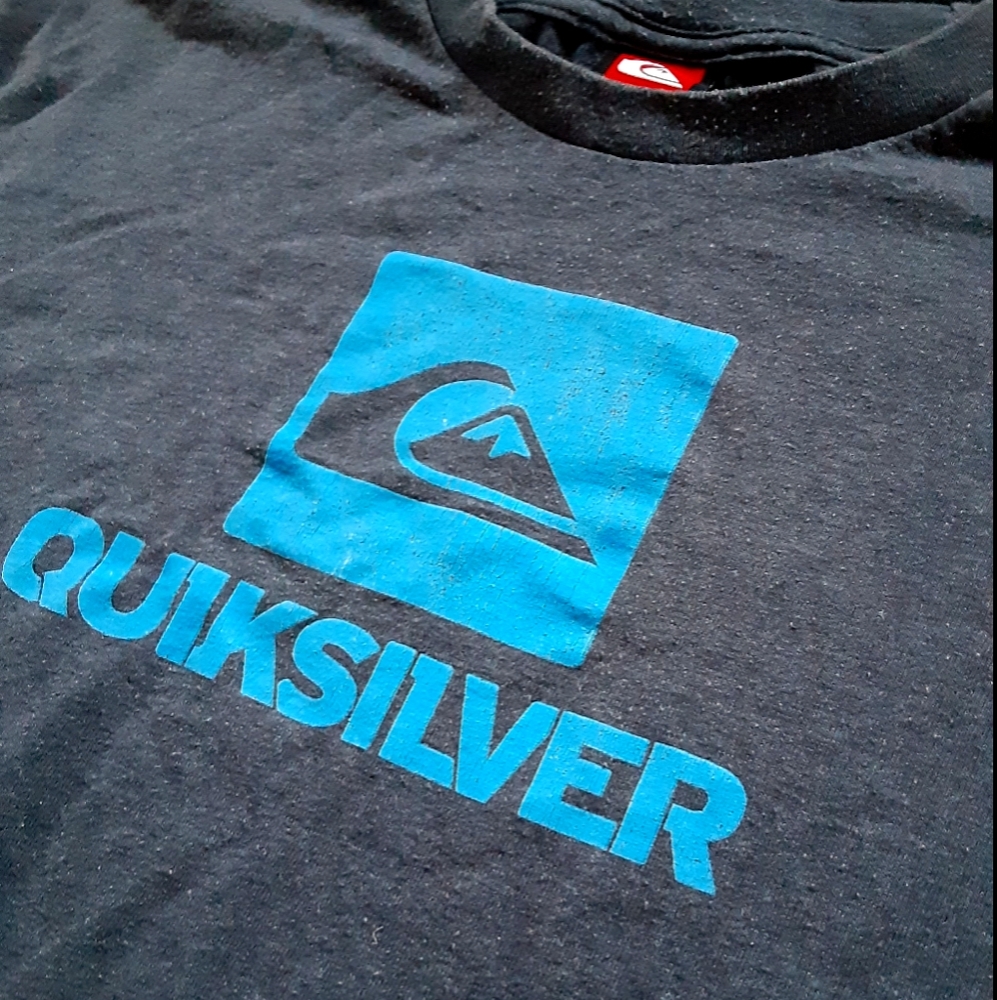 Quicksilver t shirt